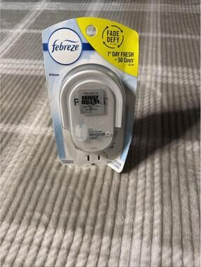 Febreze PLUG Oil Warmer Device (91306888)